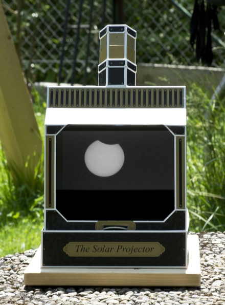 Sonnenprojektor AstroMedia mit part. Sonnenfinsternis